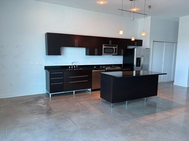 Building Photo - Downtown loft-living at its best - unfurnished loft