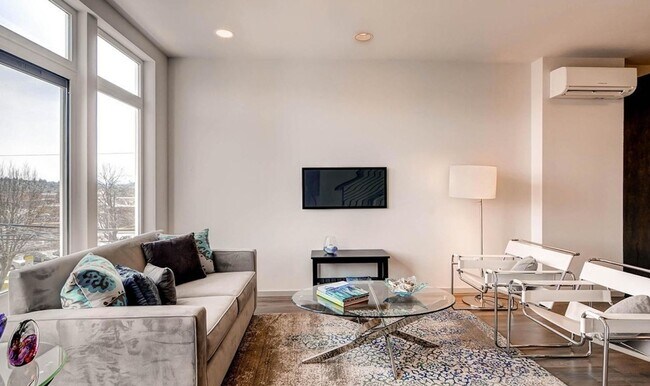 Building Photo - Ballard Townhouse