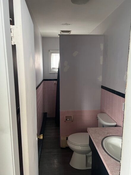 Building Photo - 627 Rockingham St