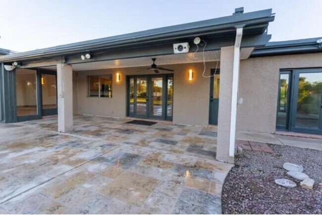 Building Photo - 5240 E Cholla St