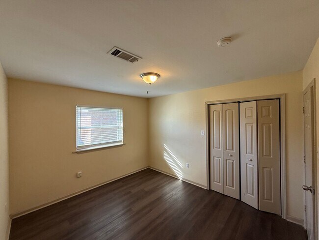 Building Photo - AM 8181-83 Jefferson Park