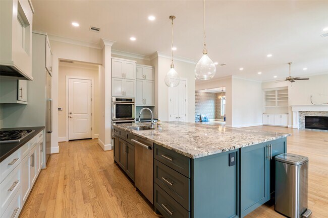 Building Photo - 1507 Martin St