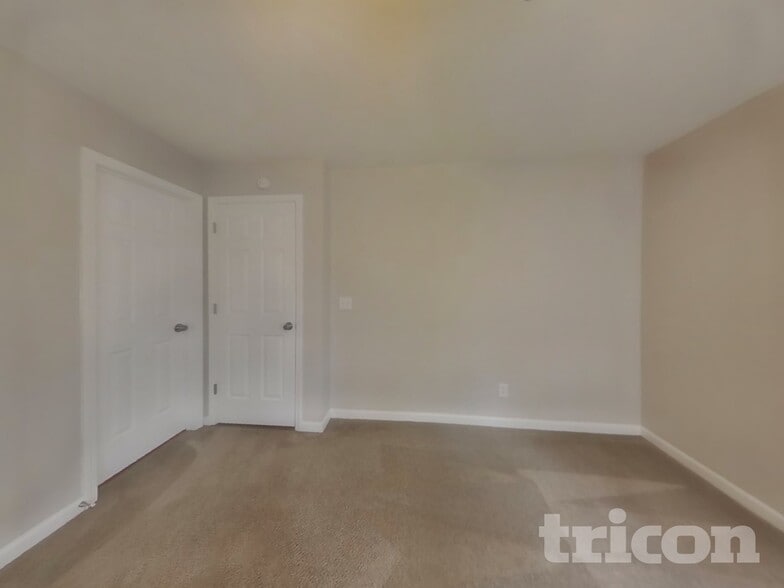 Building Photo - 320 Providence Rd