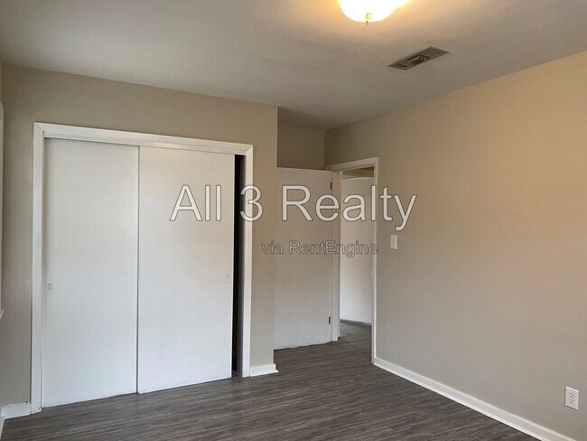 Building Photo - 3719 Bridlewood Dr