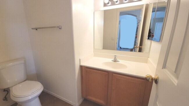 Building Photo - 5 Bedroom Home