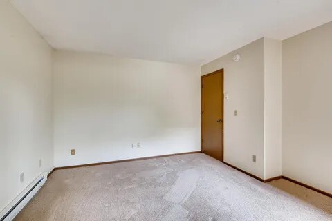 Building Photo - 2010 Ridge Dr
