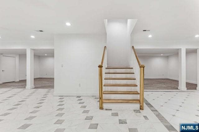 Building Photo - 25 Jones