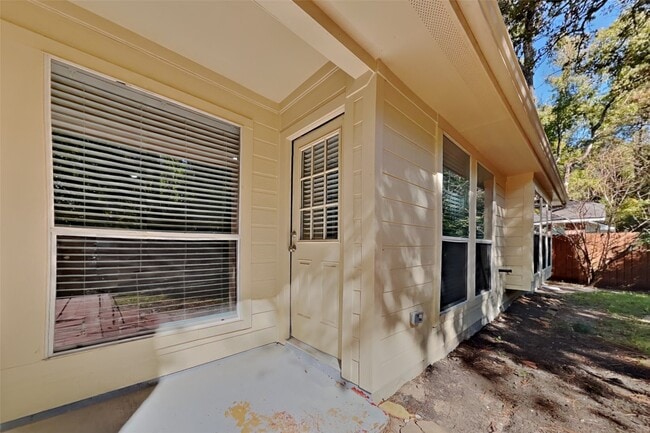 Building Photo - 70 N Creekmist Pl