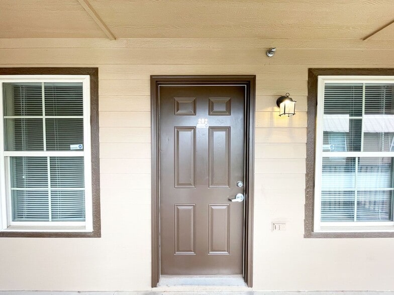 Primary Photo - 2442 NW 39th St