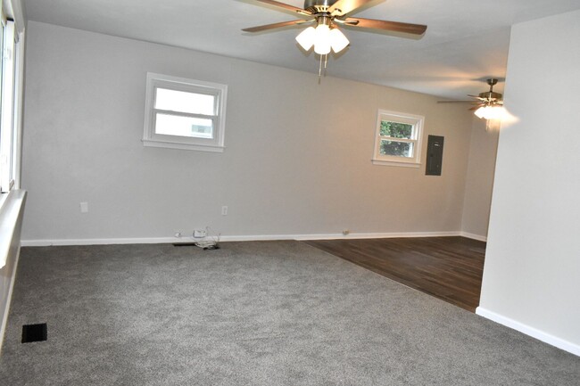 Building Photo - Remodeled 3 Bedroom Ranch