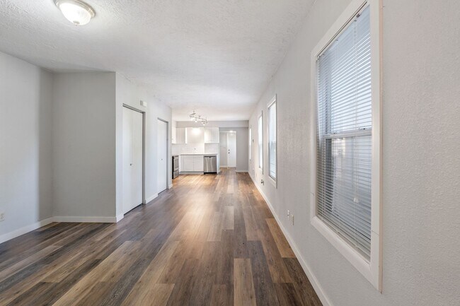 Building Photo - 1 BD available in the serene SW Hills