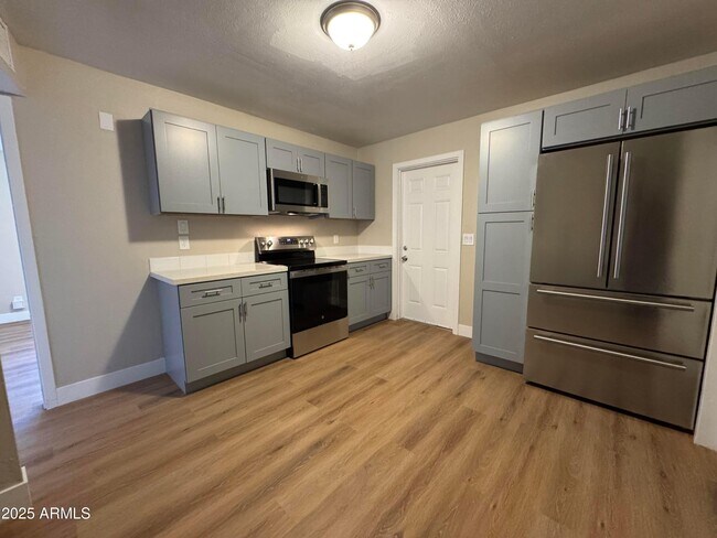 Building Photo - 2020 E Arbor Ave