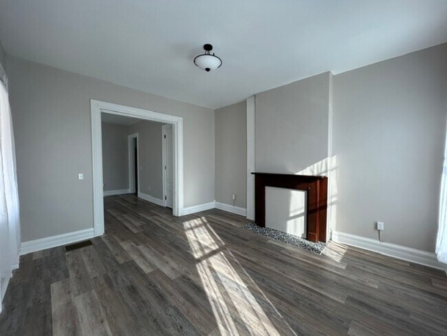 Building Photo - 19-21 S. Van Lear St.