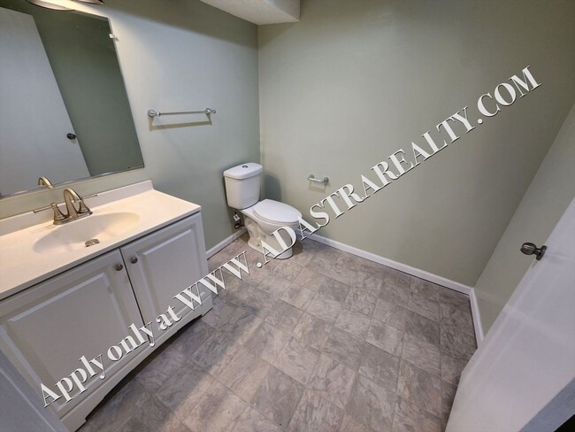 Building Photo - Nice Updated 2 Bed 1.5 Bath Duplex in Basehor-Available in MAY!!