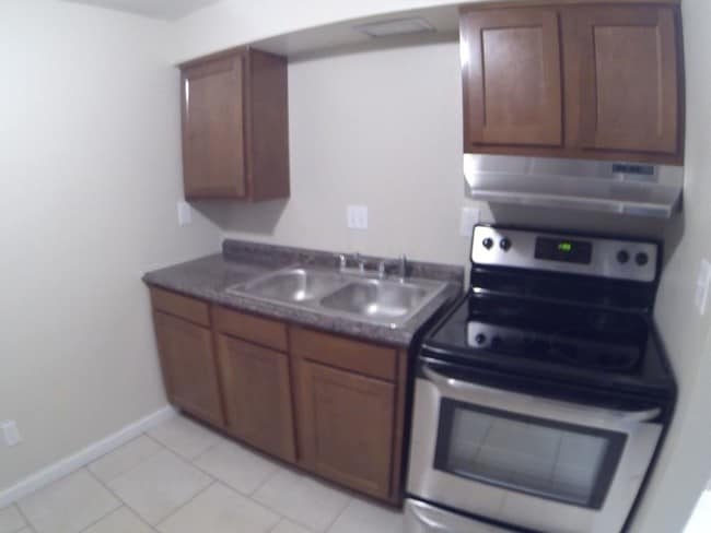 Primary Photo - 1 br, 1 bath Apartment - 5029 Aravesta Ave.