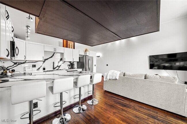 Building Photo - 408 W St Clair Ave