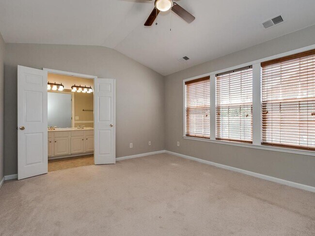 Building Photo - Ballantyne 3 Bedroom Townhome-Perfect Location!