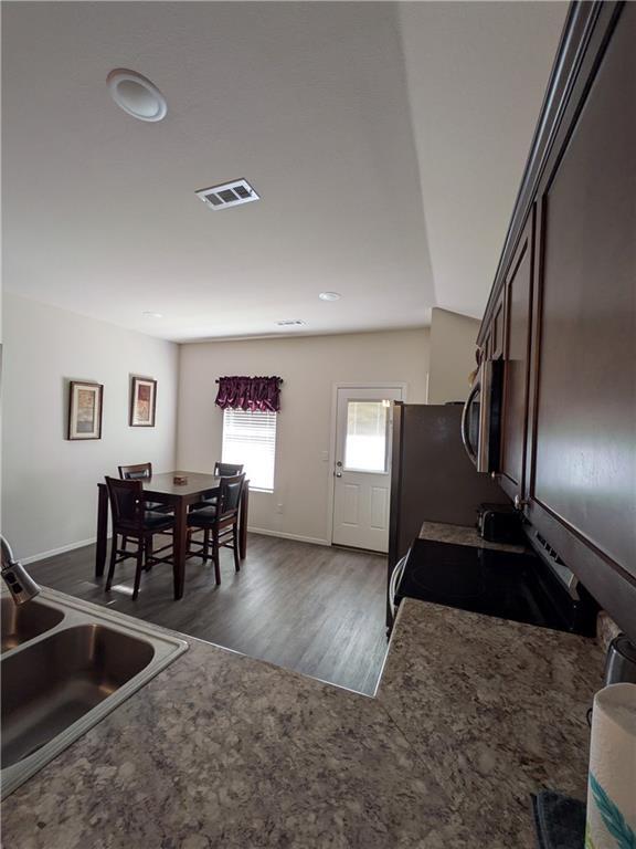 Building Photo - 8110 Dogwood Dr