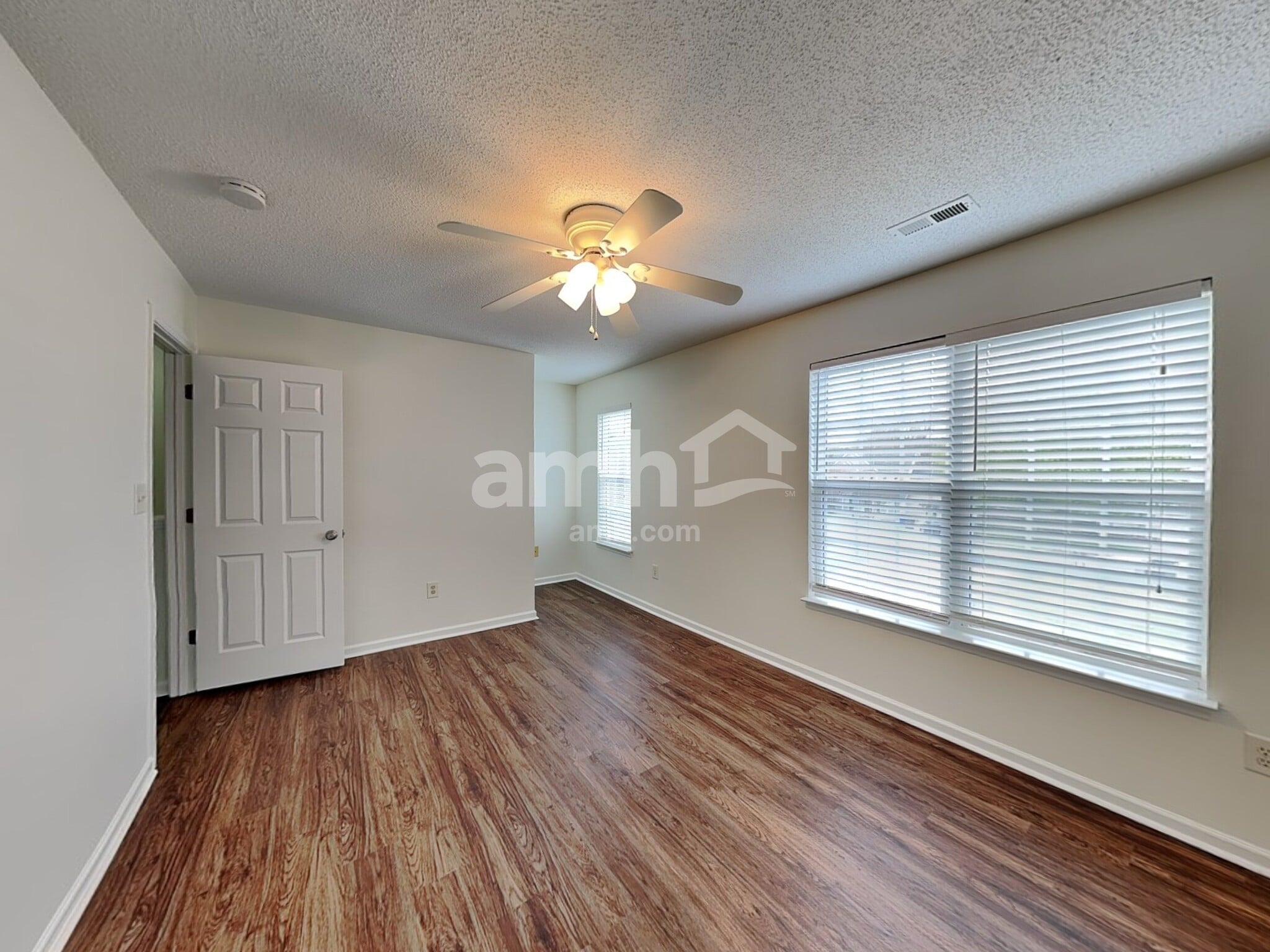 Building Photo - 14301 Blue Grass Dr