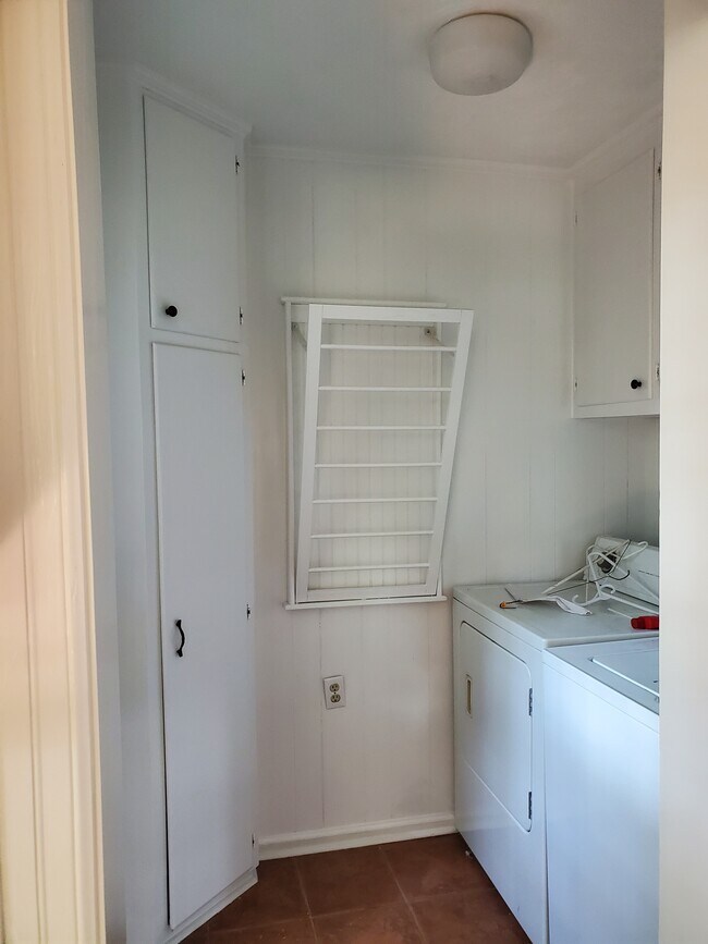 Laundry Room - 415 10th St NW