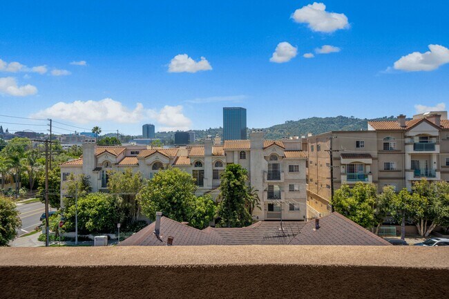 V307 view from balcony - Villa Del Rey Apartments