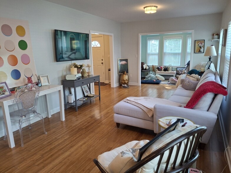 Building Photo - 49 Hersom St