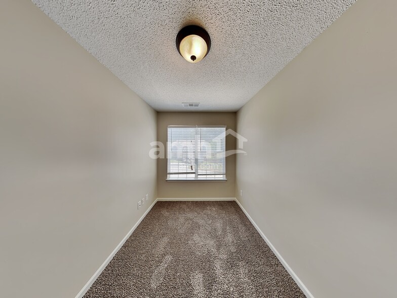 Building Photo - 3094 Lonetree Point