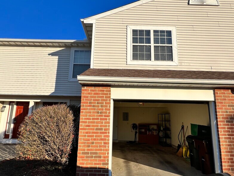 Building Photo - 2334 Raider Dr