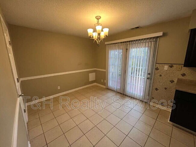 Building Photo - 1090 Greenwood Trail W Dr