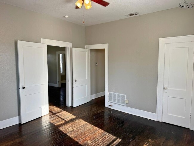 Building Photo - 1916 7th St