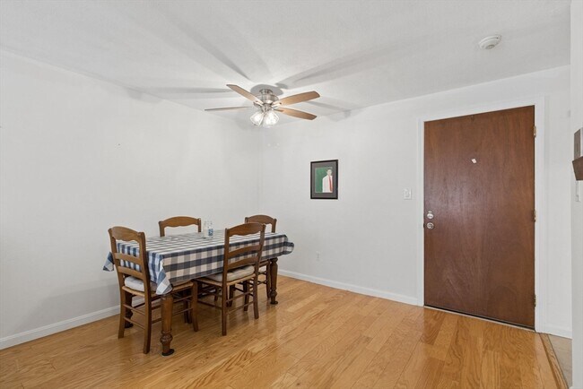 Building Photo - 8 Kenmar Dr