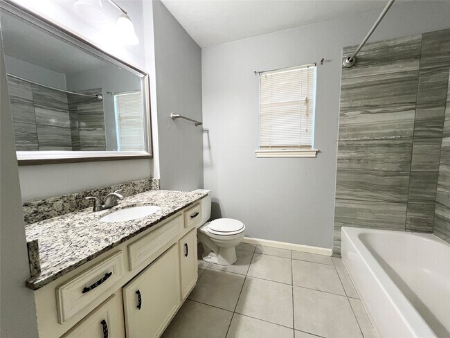 Building Photo - 422 Gamewood Dr