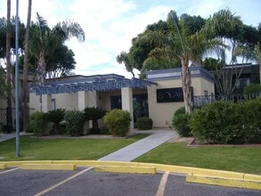 Building Photo - ***MOVE IN SPECIAL: HALF OFF FIRST MONTH'S AND SECOND MONTH RENT***SOLARIS 2 BEDROOM CONDO IN THE...