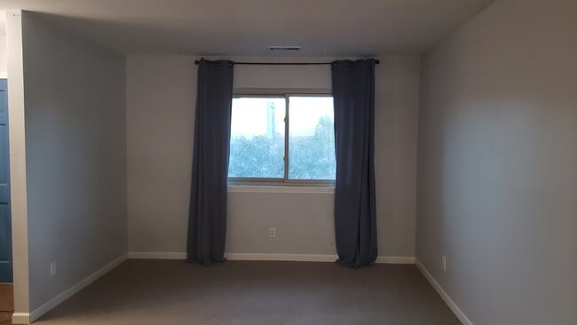 Building Photo - 913 Capulin Rd