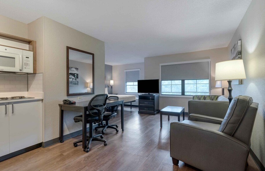 Building Photo - Furnished Studio-Boston - Burlington