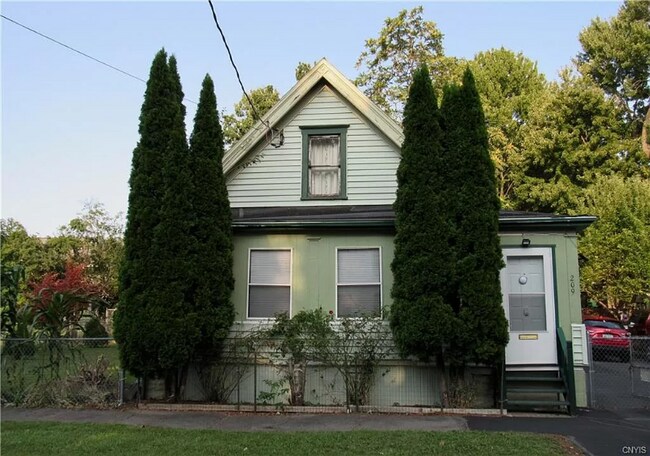 Primary Photo - 209 Tioga St