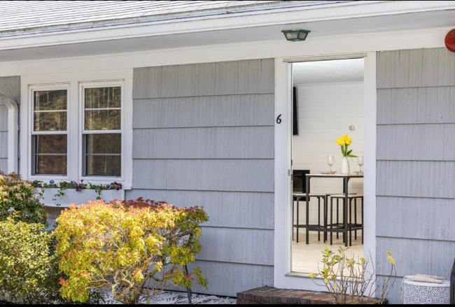 Building Photo - 253 Main St