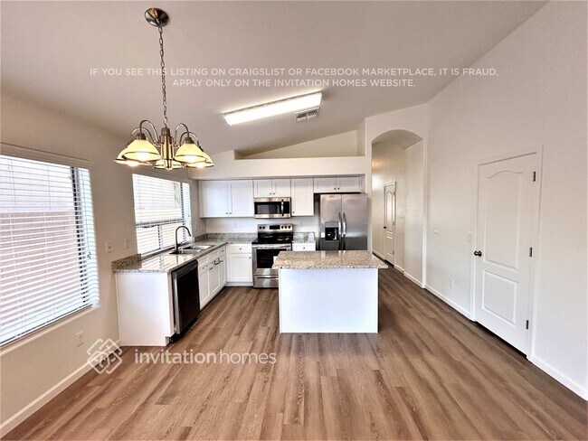 Building Photo - 12323 W Rancho Dr