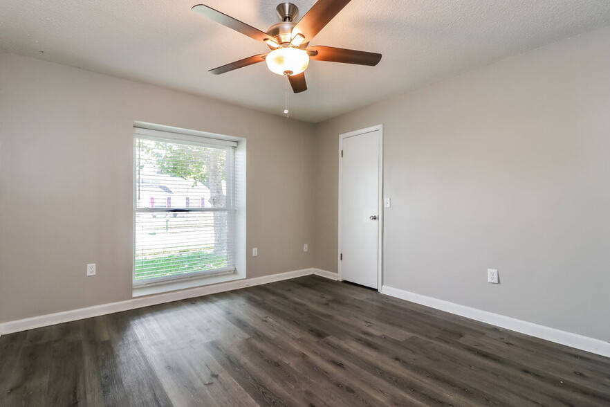 Building Photo - 706 Hazy Meadow Ct