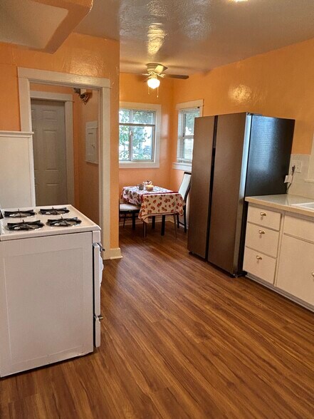 Building Photo - 515 N Garfield Ave