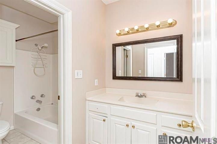 Building Photo - 10125 Springbrook Ave