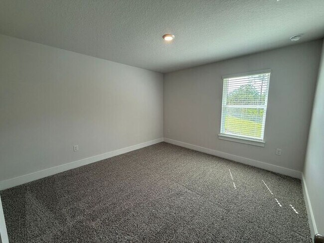 Building Photo - Gulf Breeze - Deer Ridge Crossing - 4 bedroom, 2.5 bathroom - New Construction