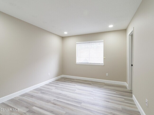 Building Photo - 382 Rockedge Dr