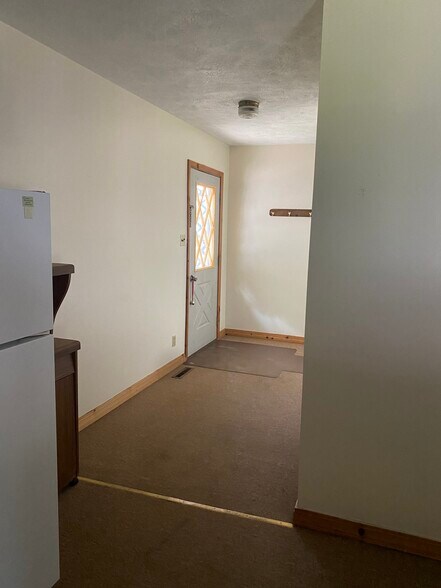Building Photo - 303 1/2 Clarksburg St