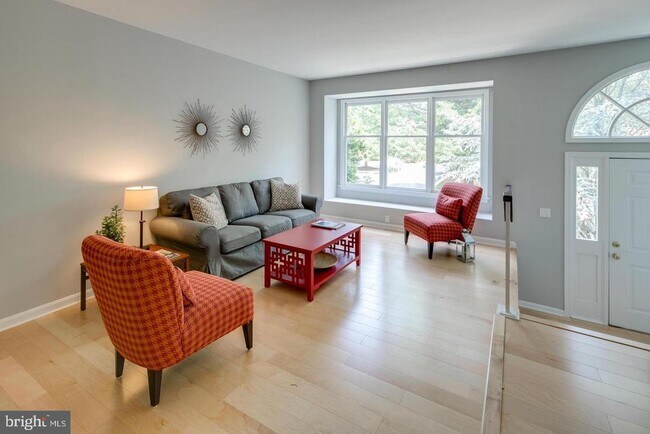 Building Photo - 1353 Templeton Pl
