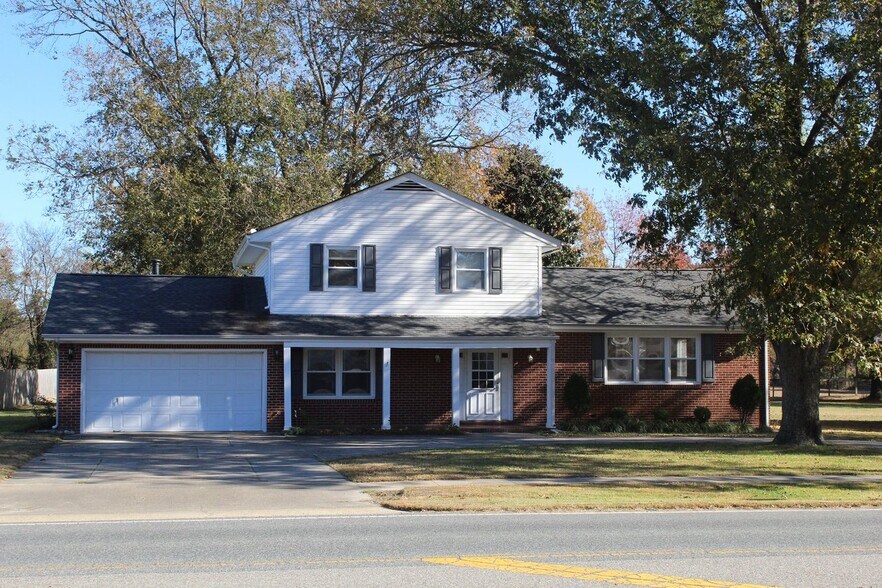 Building Photo - 3213 Tyre Neck Rd