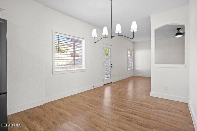 Building Photo - 11025 Bullseye St