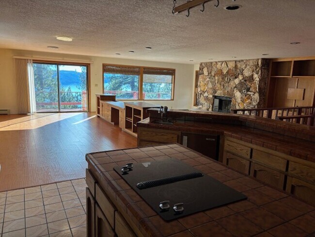 Building Photo - Value with lake view