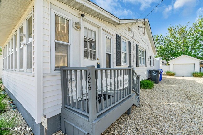 Building Photo - 124 Mathis Dr