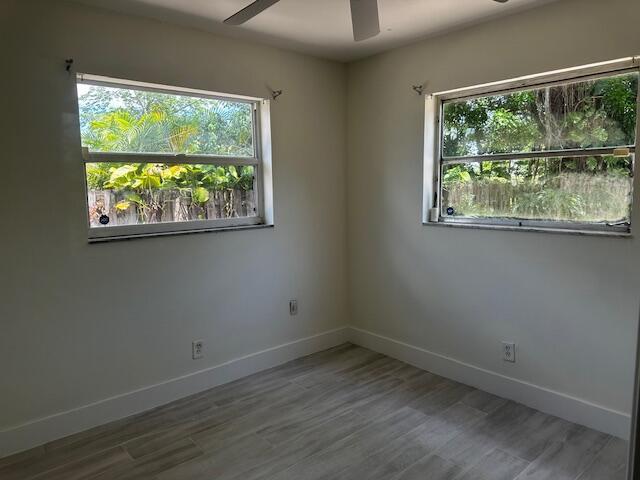 Building Photo - 4864 Lincoln Rd